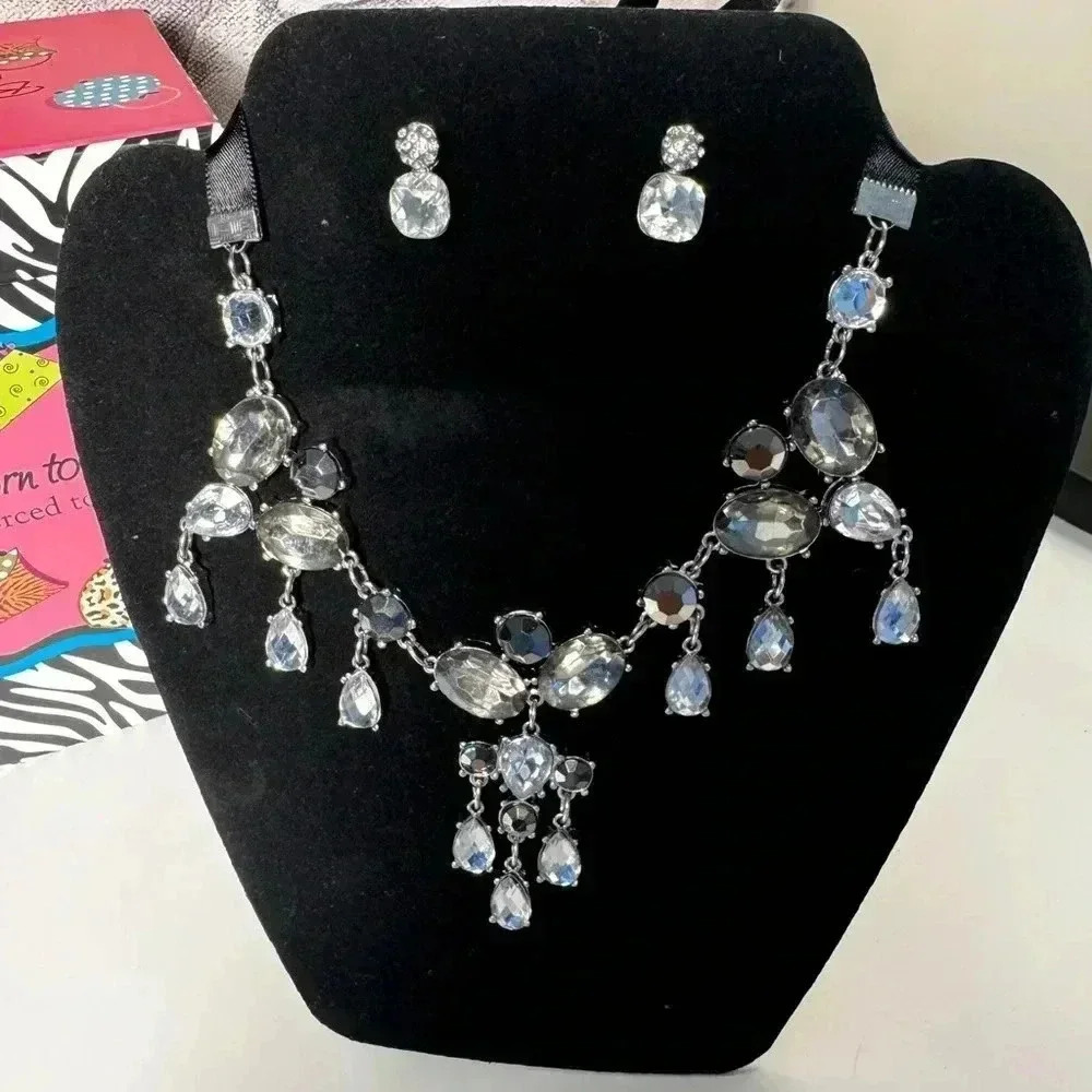 Earring & Necklace Set - Picture 4 of 5